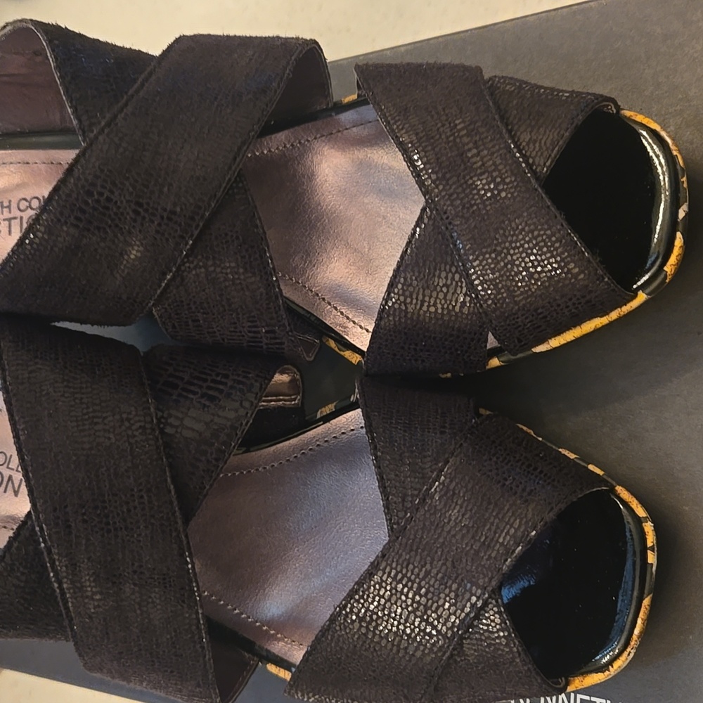 Kenneth Cole Sz 7.5 Black and leopard peep toe sandles with back strap